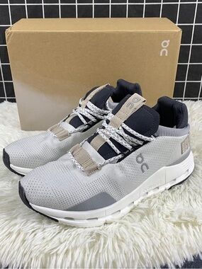 On Cloud Women's Light Gray Lace-Up Running Sneakers